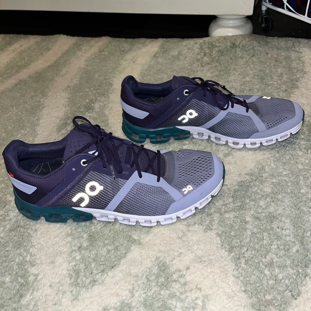 On Cloudflow Women’s Size 11 Violet & Tide